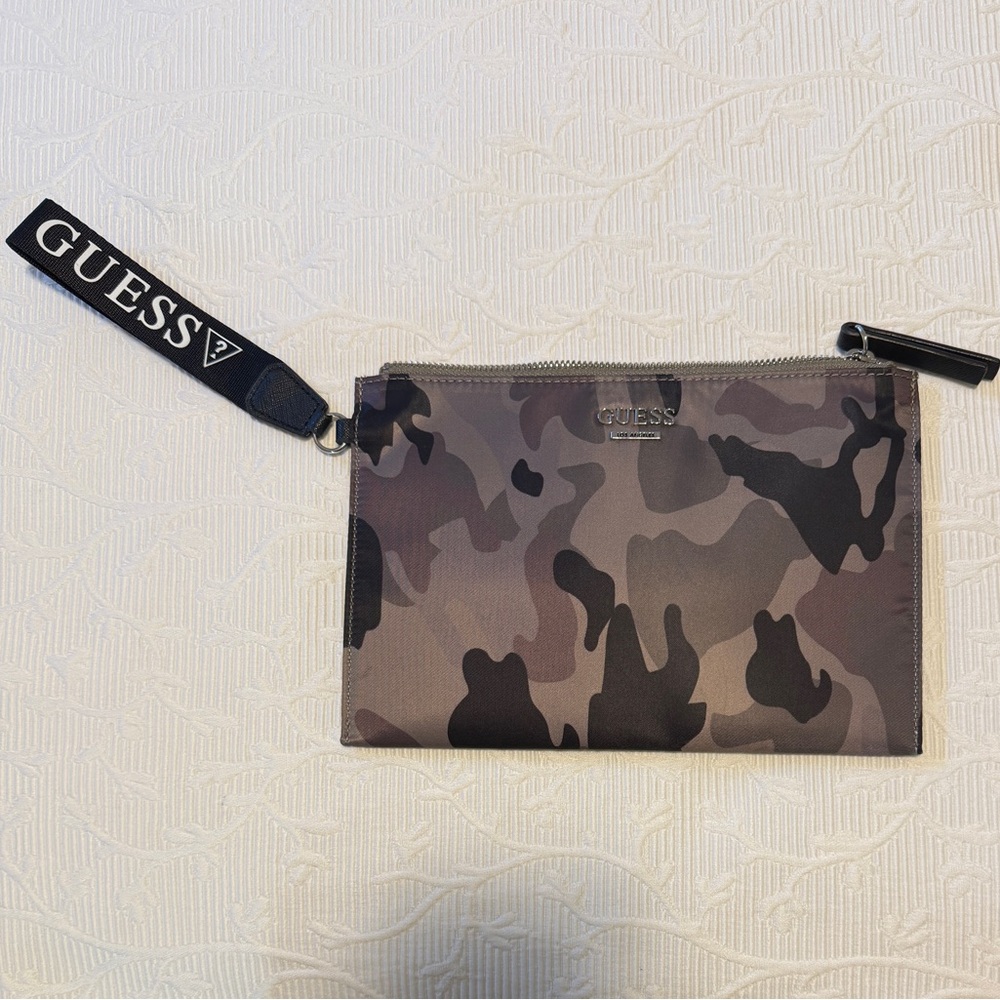 GUESS Camouflage Zip Pouch
